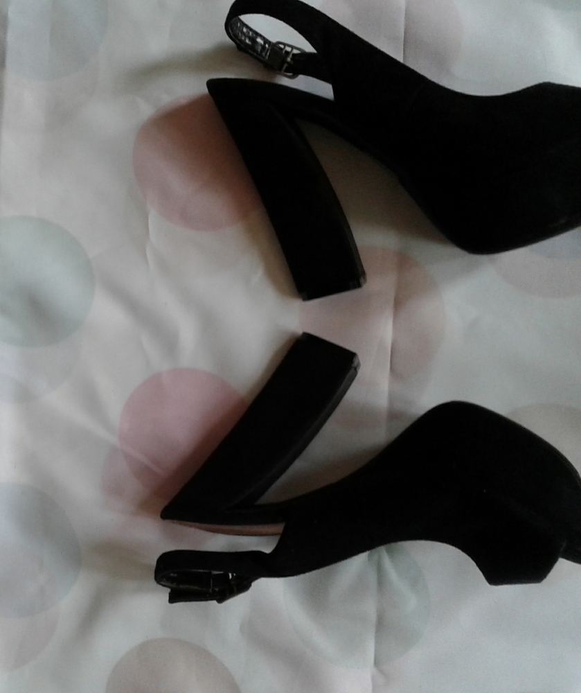 Shoes - Picture 3 of 6